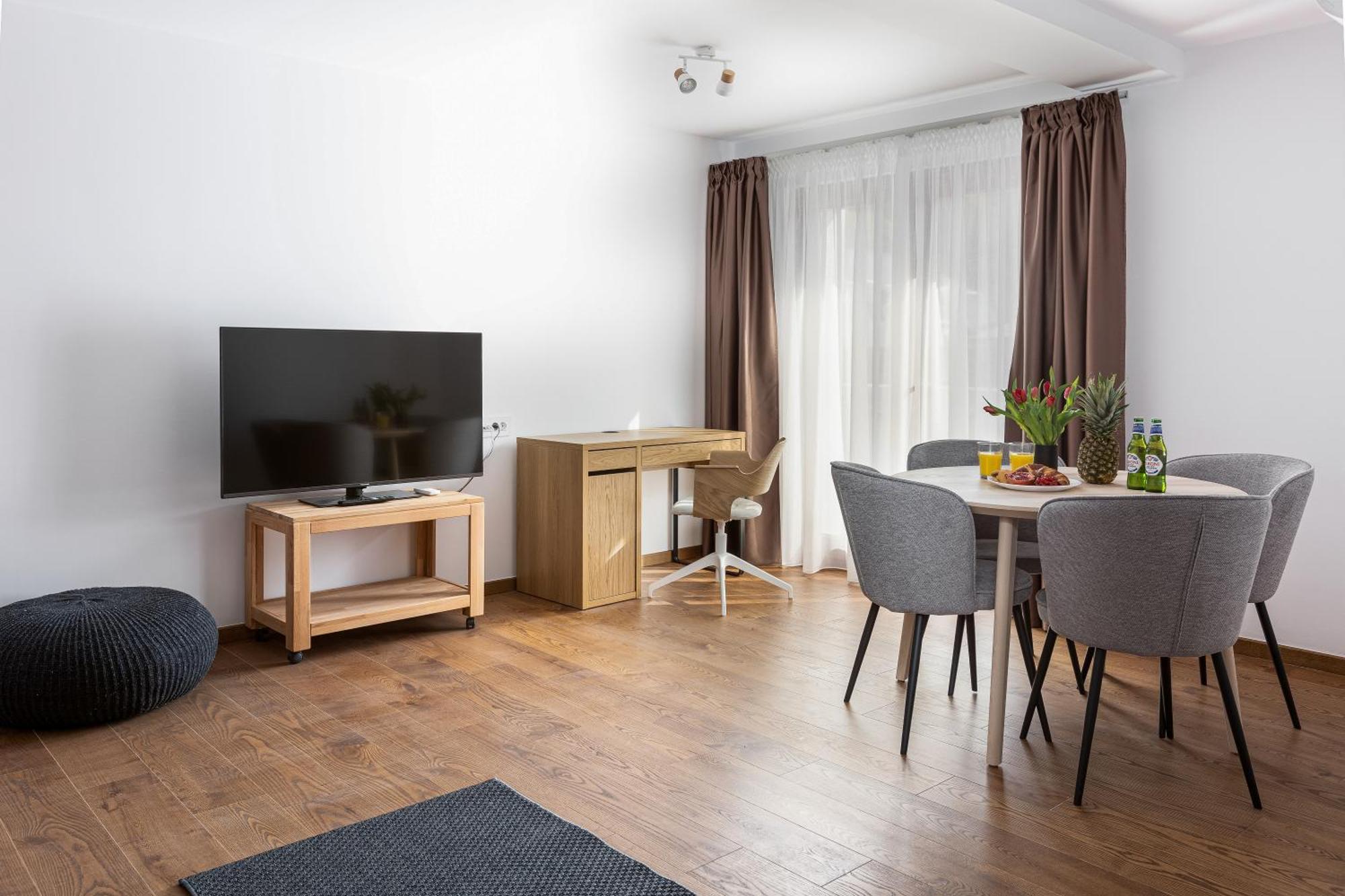 Peak Aparthotel - Old Town - By Cityhost Braşov Exteriör bild
