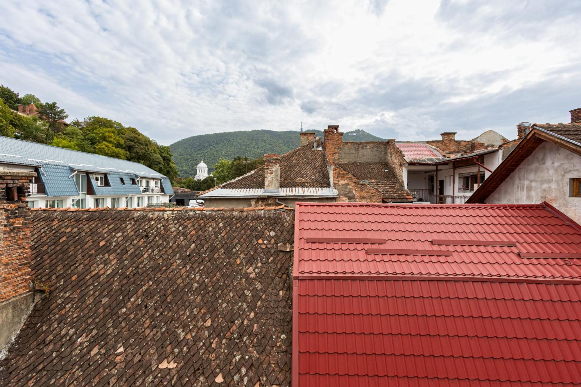 Peak Aparthotel - Old Town - By Cityhost Braşov Exteriör bild